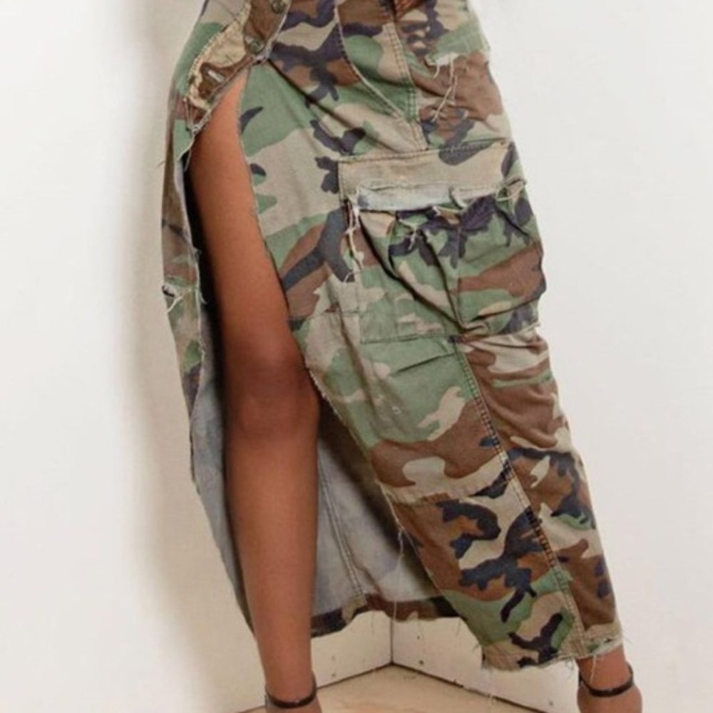 HIGH SLIT CAMO PRINT SKIRT